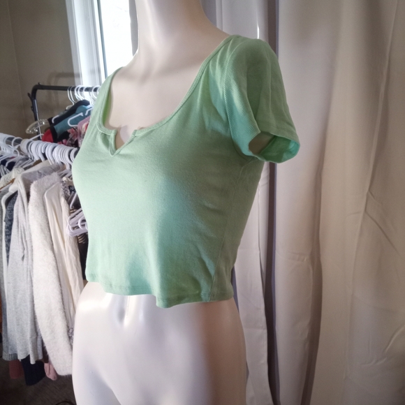 Colsie Light Green Women's Crop Top - Picture 3 of 3